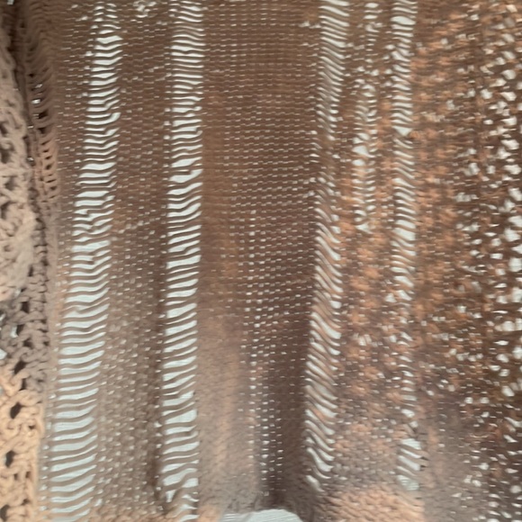 Distraught hallow out long sleeve top - Picture 5 of 7